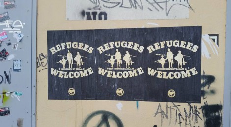 Nachgefragt: Beklebung von Ortseingangsschildern mit flüchtlingsfeindlichen Parolen